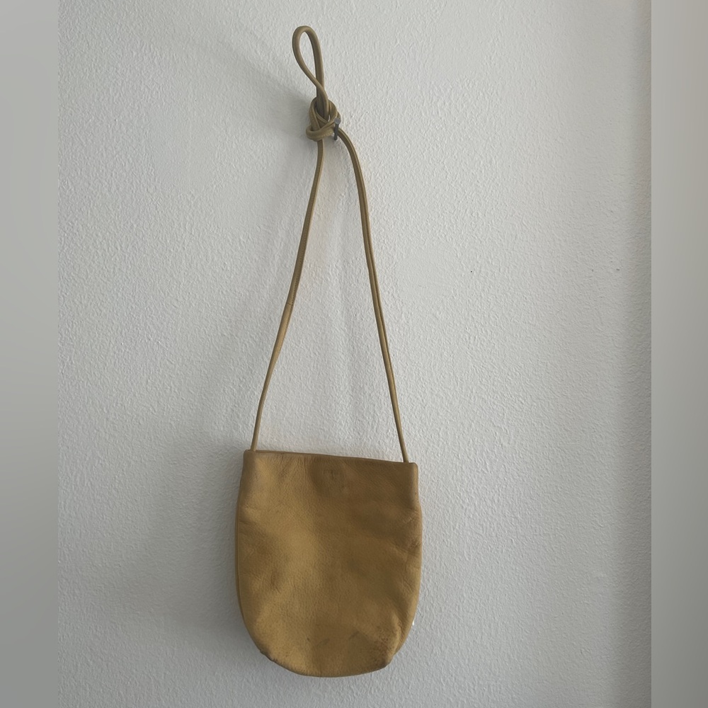 BAGGU leather crossbody bag